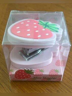 Strawberry Mini Stapler - Pink